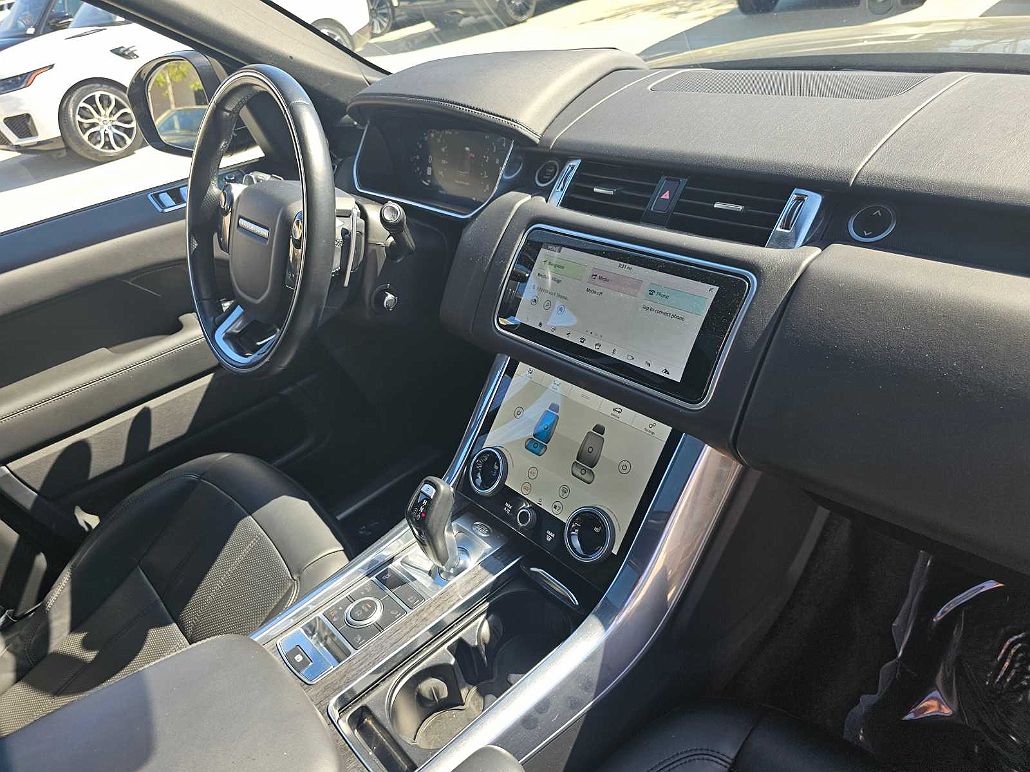 2021 Land Rover Range Rover Sport HSE Dynamic image 3