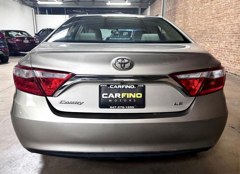 2015 Toyota Camry LE image 4
