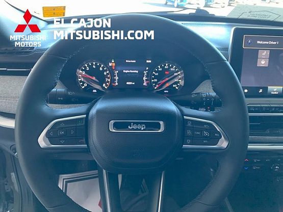 2023 Jeep Compass Latitude Lux photo 10