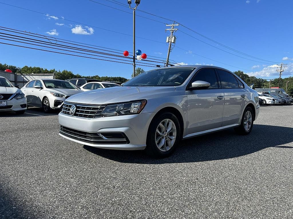 2018 Volkswagen Passat S image 0