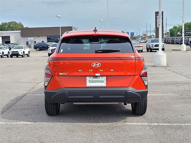 2024 Hyundai Kona SE image 4