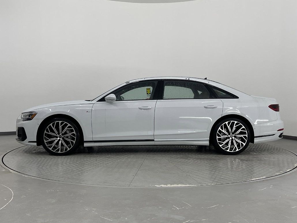 2024 Audi A8 L image 3