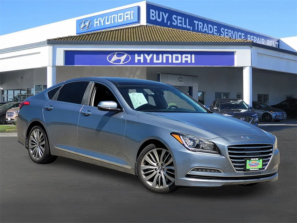 2015 Hyundai Genesis Base image 0