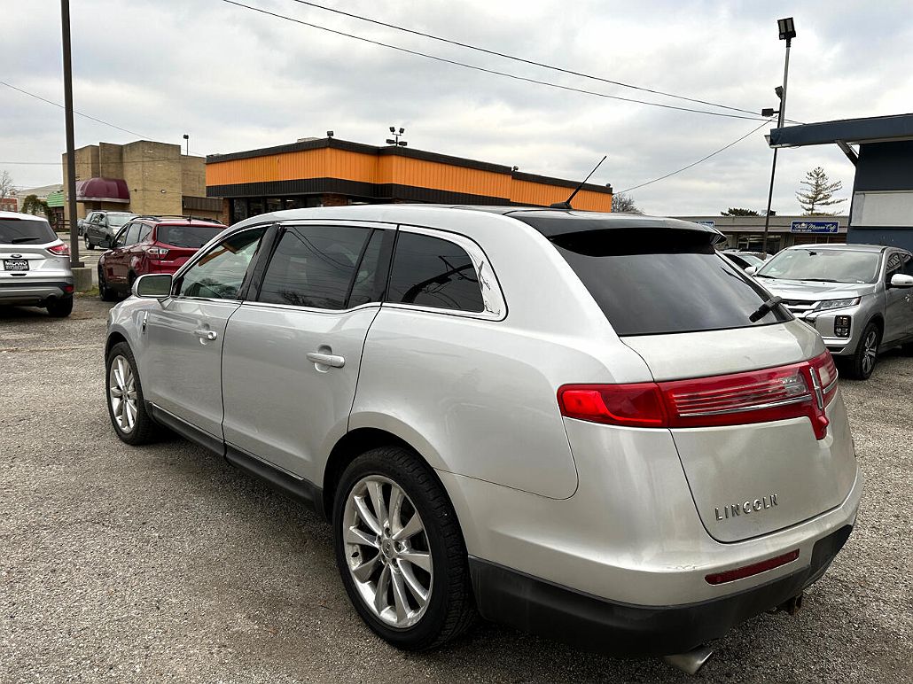 2012 Lincoln MKT null image 3