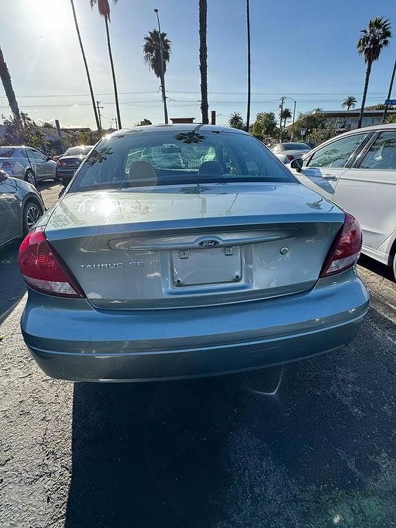 2005 Ford Taurus SE image 5