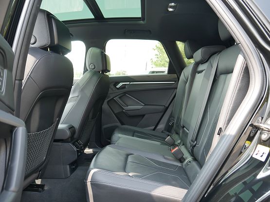 2023 Audi Q3 S line Premium photo 2