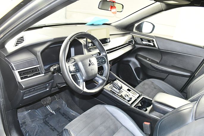 2024 Mitsubishi Outlander