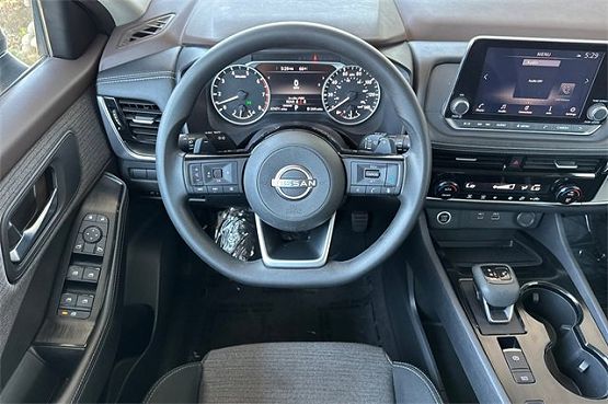 2022 Nissan Rogue SV photo 2