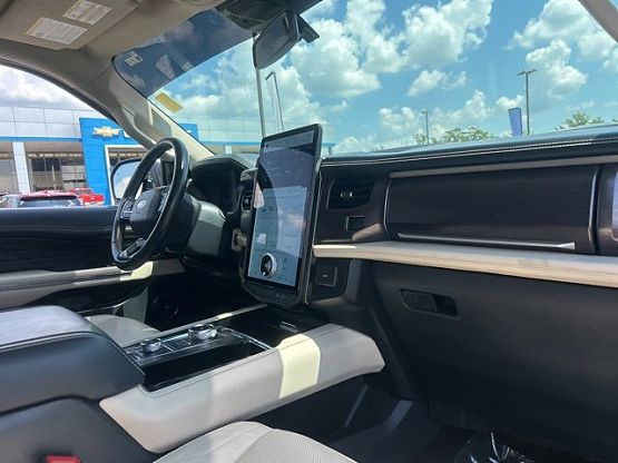 2022 Ford Expedition MAX Platinum photo 11