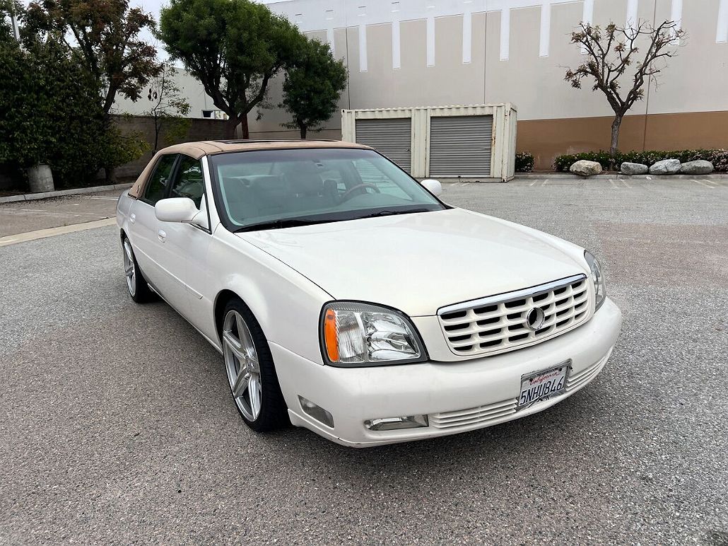 2005 Cadillac DeVille DTS image 2