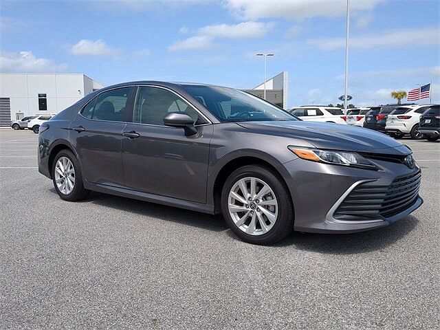 2023 Toyota Camry LE image 1