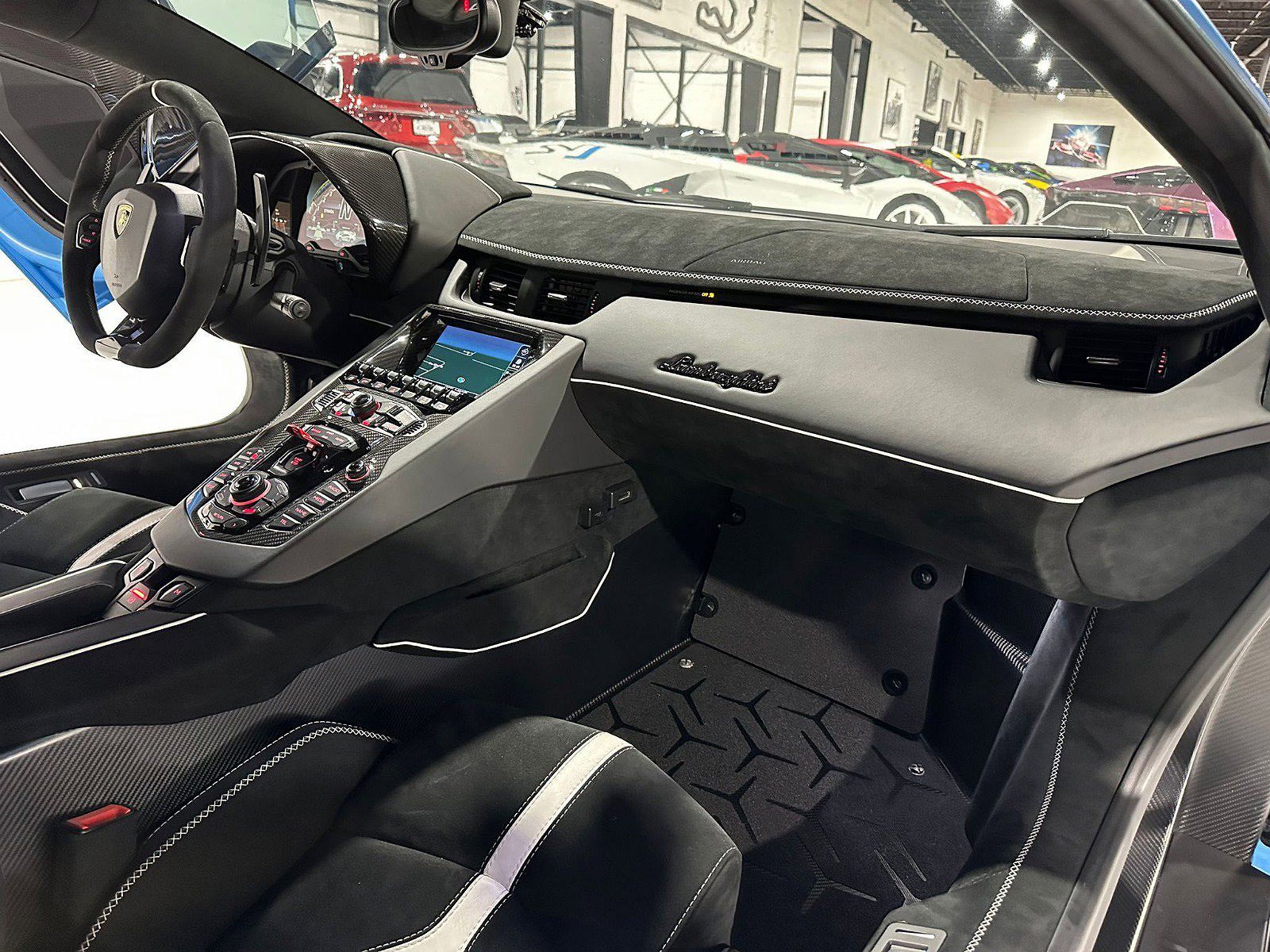 2019 Lamborghini Aventador SVJ image 18