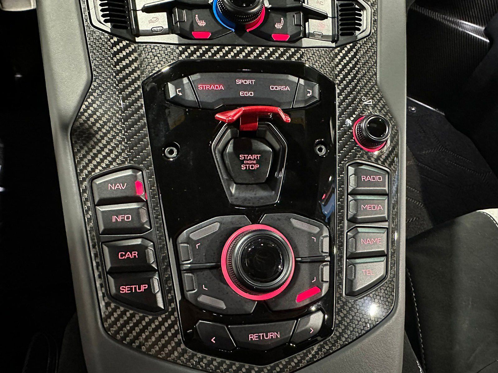 2019 Lamborghini Aventador SVJ image 27