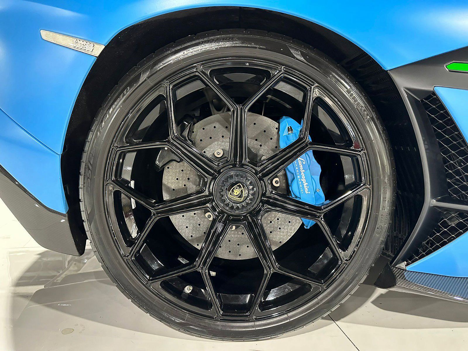 2019 Lamborghini Aventador SVJ image 44