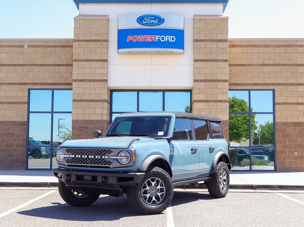 2022 Ford Bronco Base image 1
