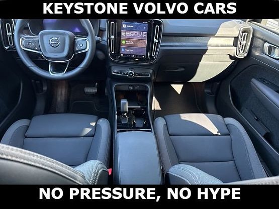 2023 Volvo XC40 Recharge Twin Plus photo 8