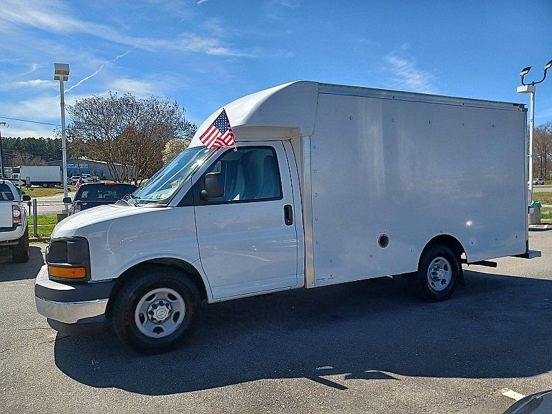 2017 Chevrolet Express 3500 image 3