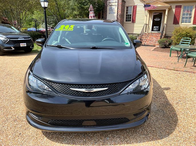 2022 Chrysler Voyager