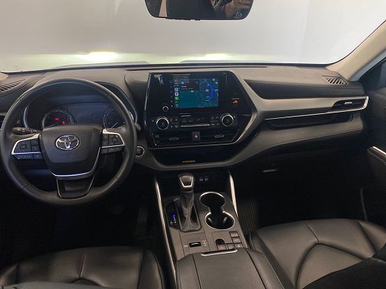 2024 Toyota Highlander XLE photo 11