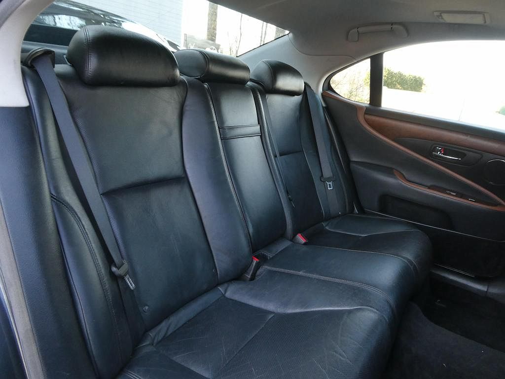 2011 Lexus LS 460 image 24