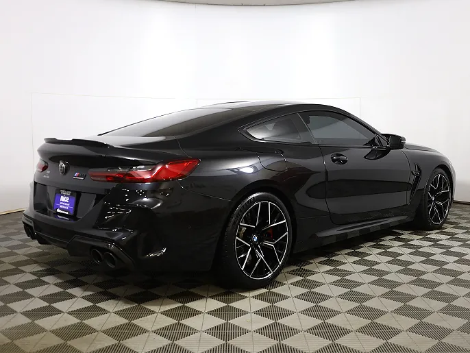 2022 BMW M8