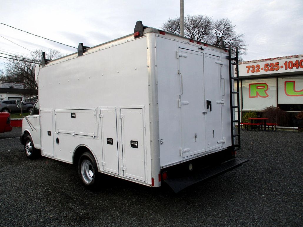 2004 Chevrolet Express 3500 image 4