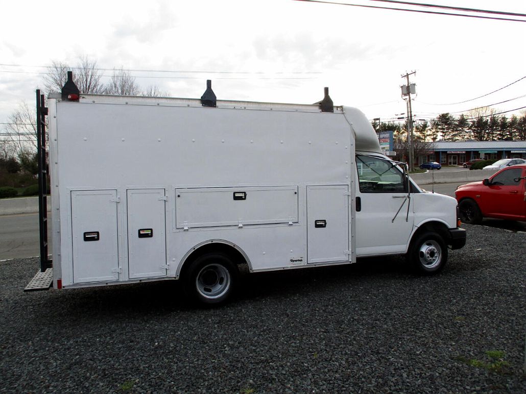 2004 Chevrolet Express 3500 image 5