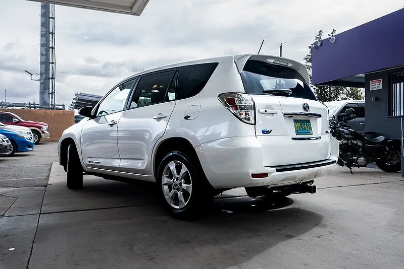 2012 Toyota RAV4 EV image 2
