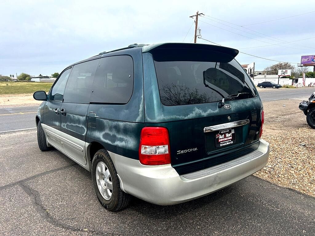 2003 Kia Sedona LX image 2