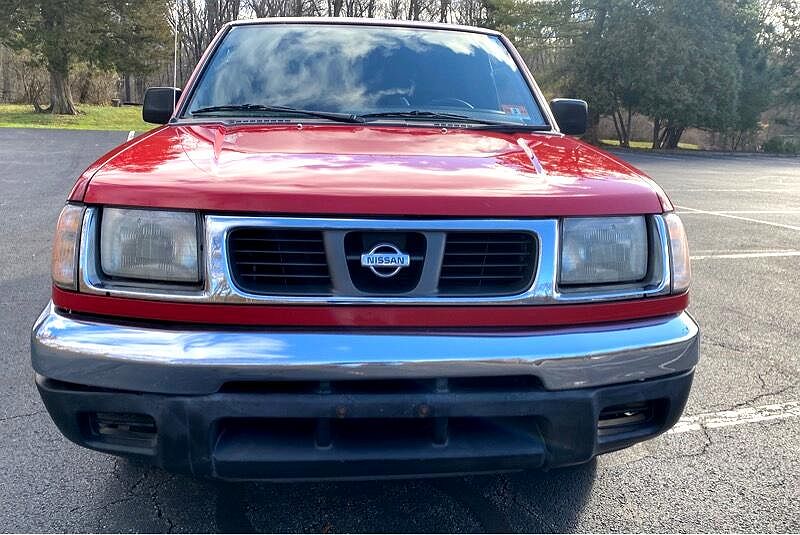 2000 Nissan Frontier XE image 1