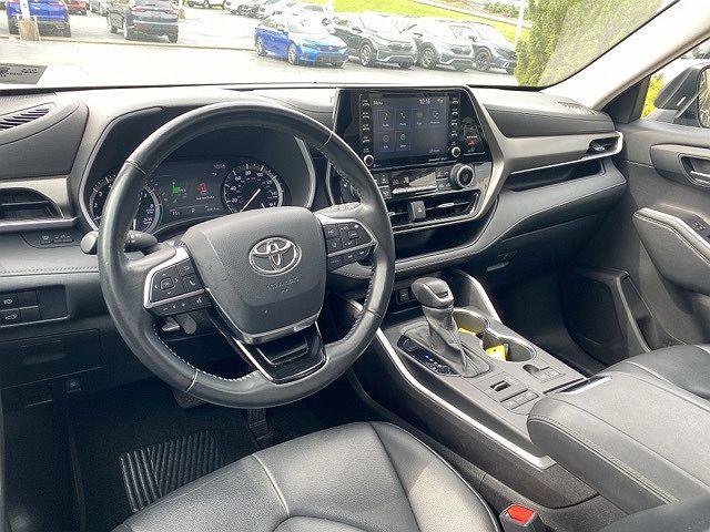 2021 Toyota Highlander XLE image 4