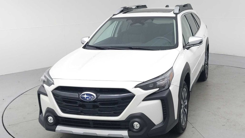 2024 Subaru Outback Touring image 2