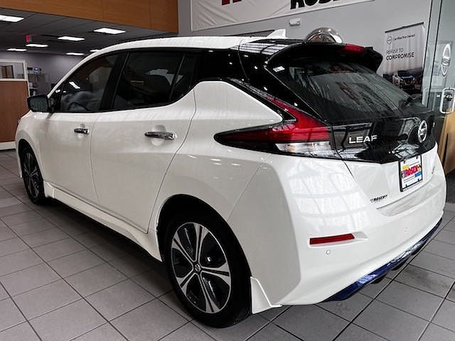 2022 Nissan Leaf SV image 1