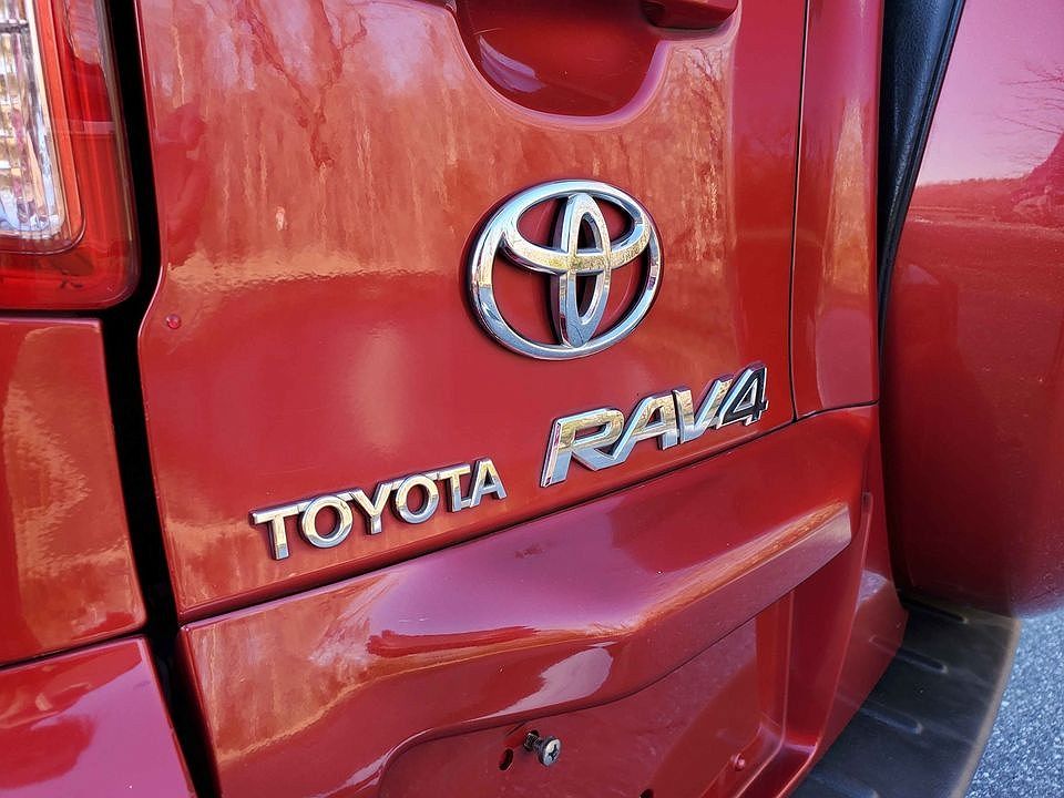 2006 Toyota RAV4 Sport image 9