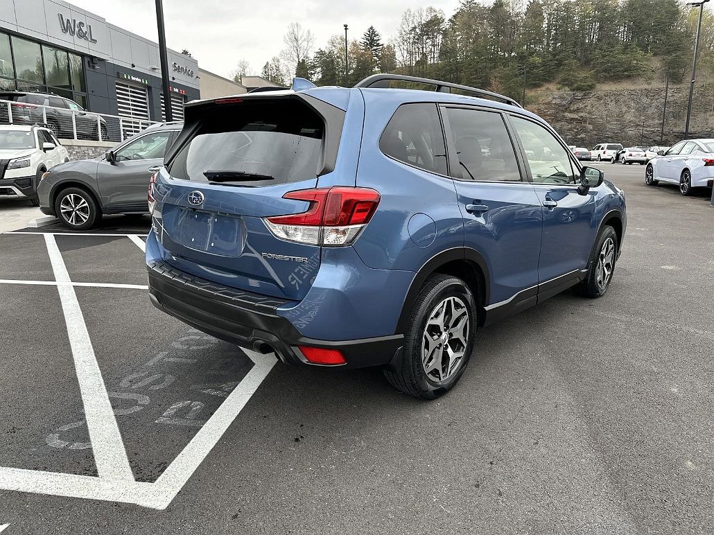 2019 Subaru Forester Premium image 2