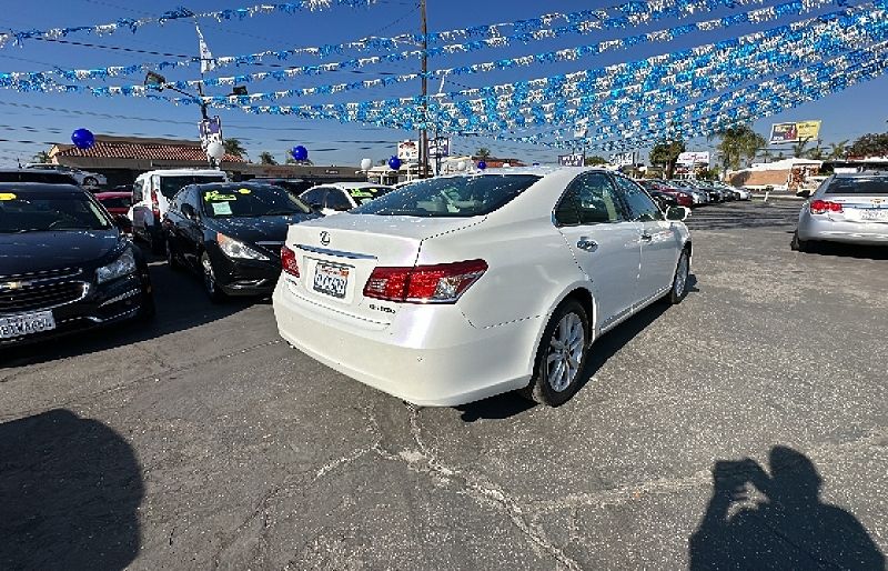 2010 Lexus ES 350 image 4