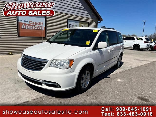2012 Chrysler Town & Country Touring image 0