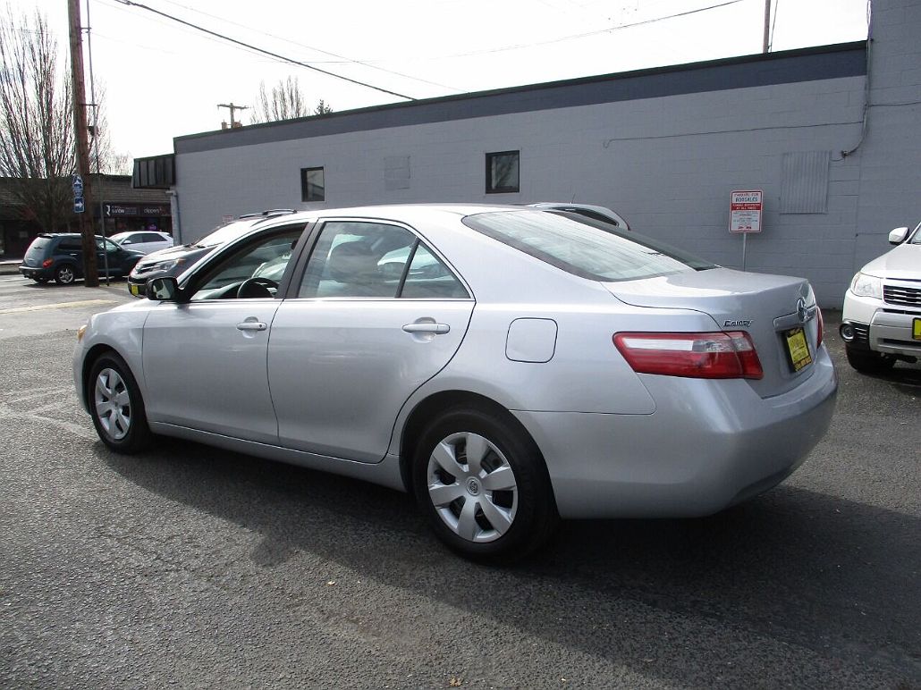 2009 Toyota Camry LE image 4