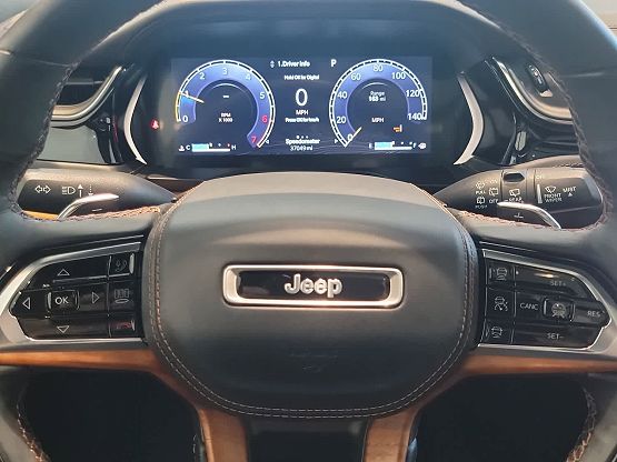 2023 Jeep Grand Cherokee L Summit Reserve photo 10