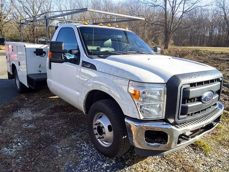 2015 Ford F-350 null image 2