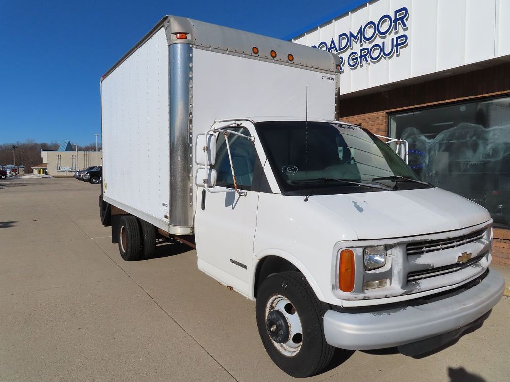 1999 Chevrolet Express 3500 image 2
