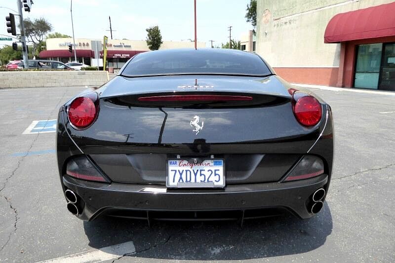 2010 Ferrari California null image 5