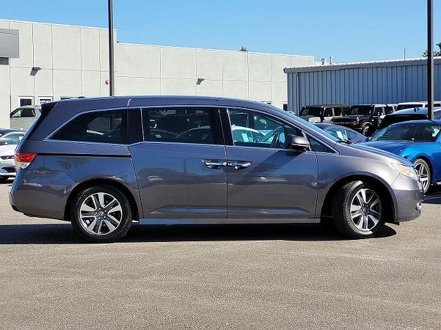 2015 Honda Odyssey Touring image 3