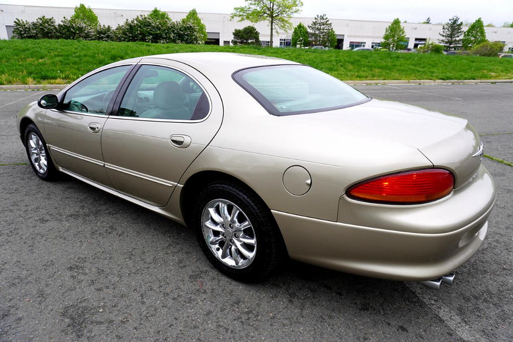 2003 Chrysler Concorde Limited Edition image 4
