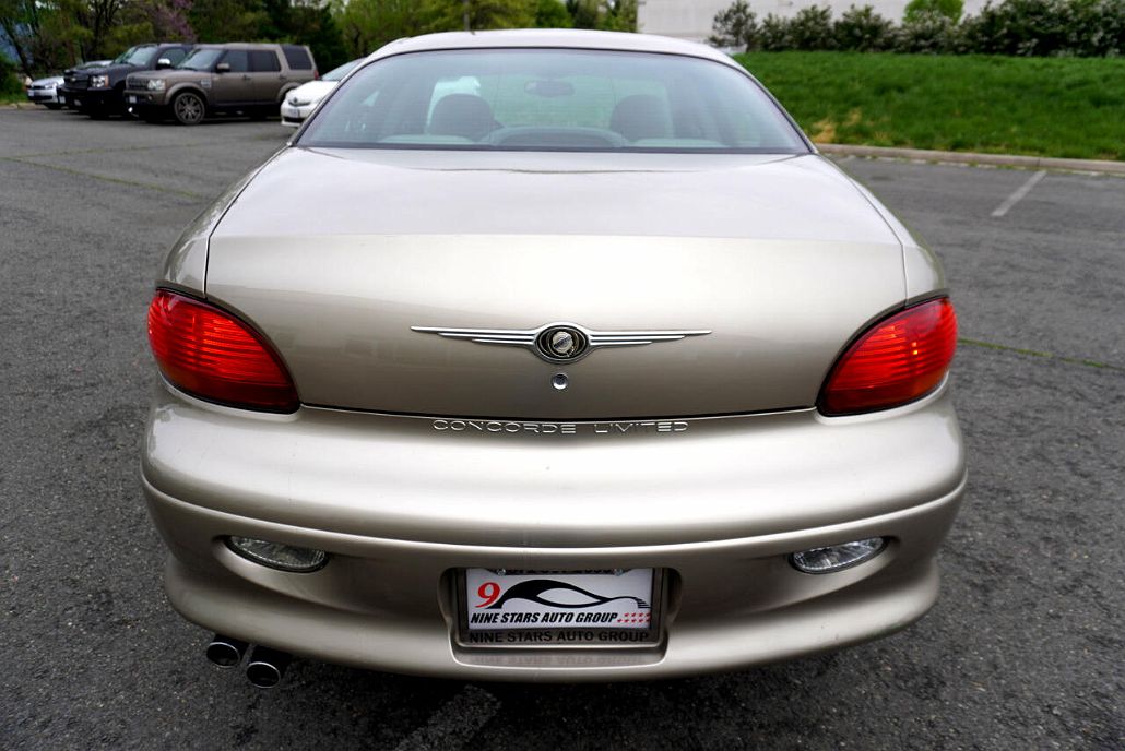 2003 Chrysler Concorde Limited Edition image 5