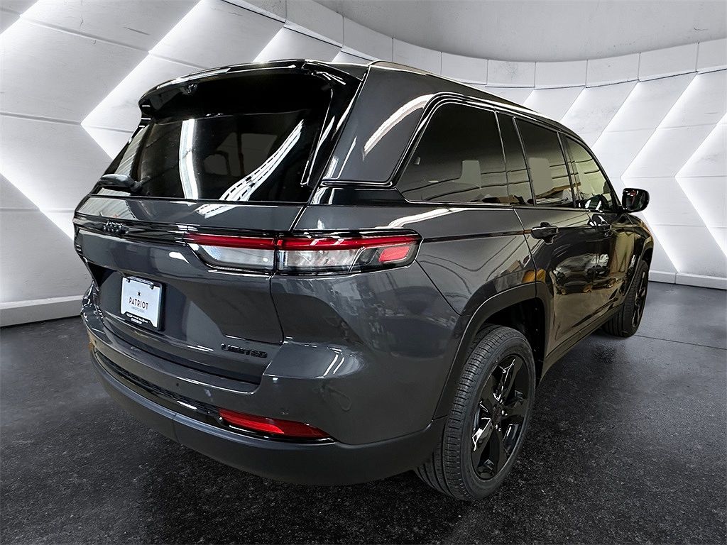 2024 Jeep Grand Cherokee Limited Edition image 5