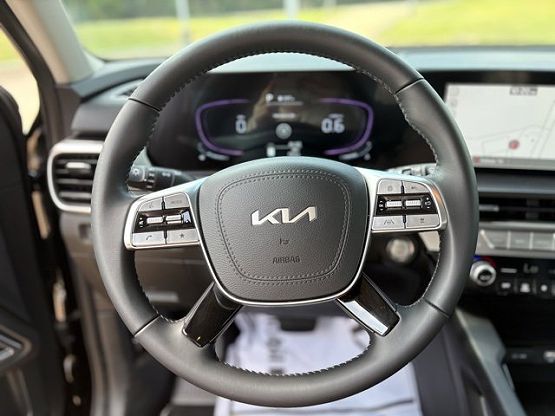 2024 Kia Telluride LX photo 9