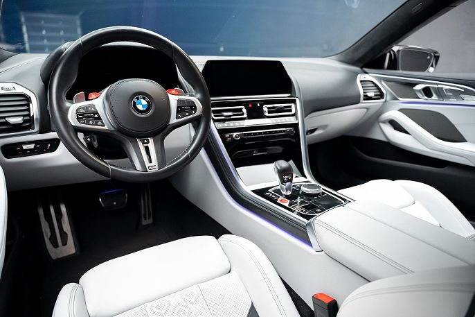 2022 BMW M8