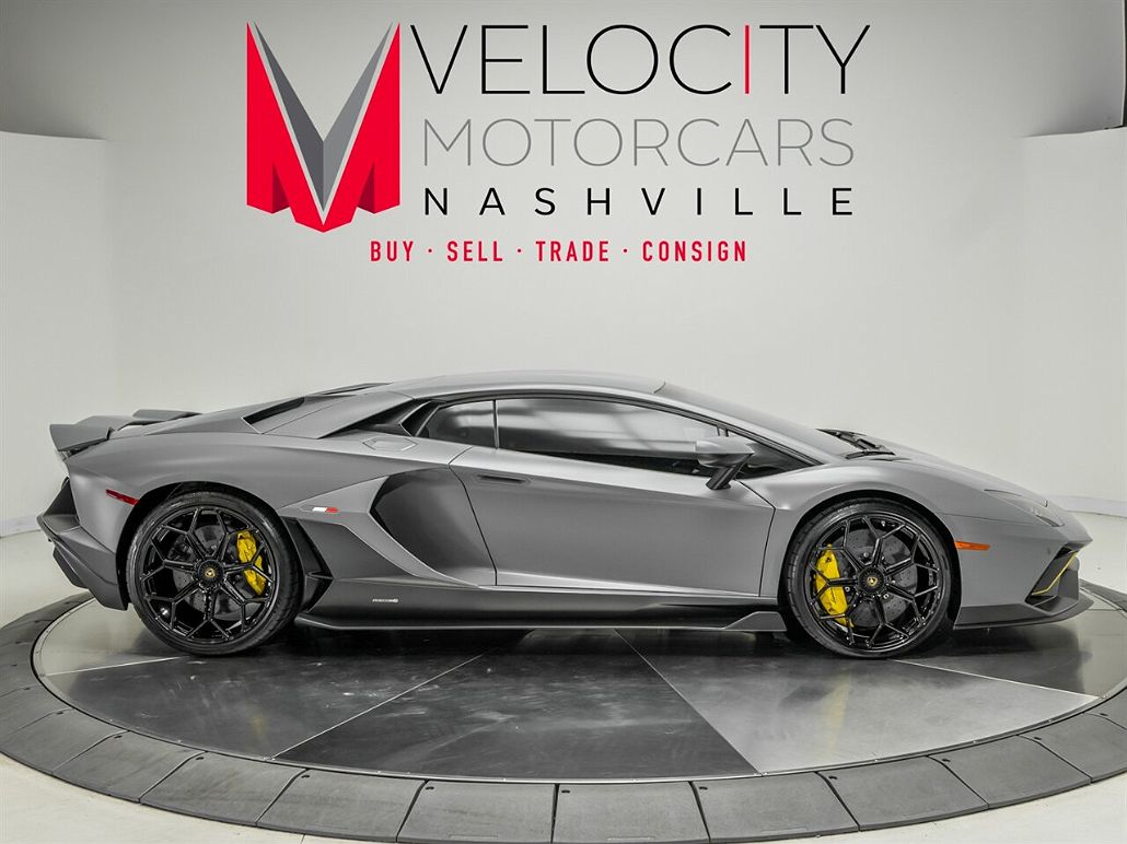 2022 Lamborghini Aventador null image 5