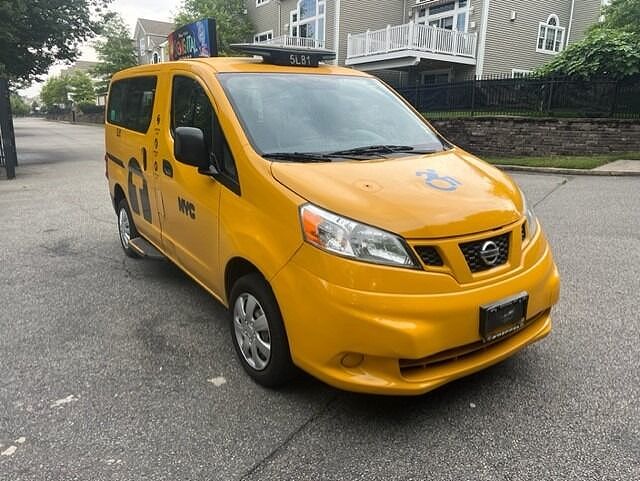 2019 Nissan NV200 Taxi image 2